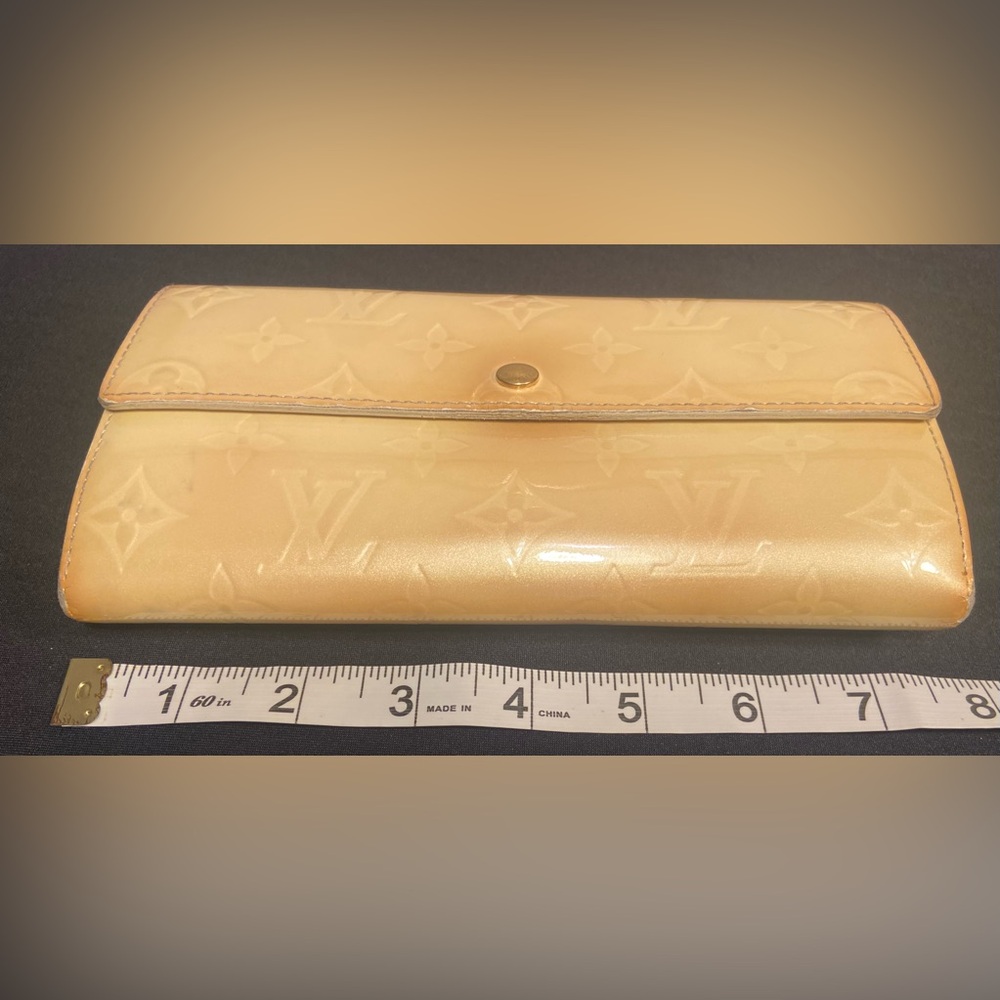 🔥SALE!! Louis Vuitton ~ Vernis ~ Sarah Long Wallet ~ Yellow 💛🟨💛 - Picture 10 of 14